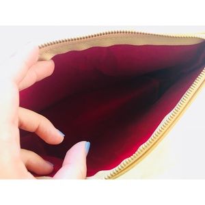 🔥 FREE IF BUNDLED🔥 Gold makeup bag